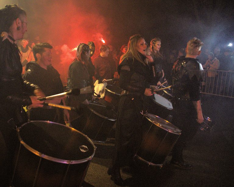Mehr über den Artikel erfahren Zwischen Hörnern & Schild